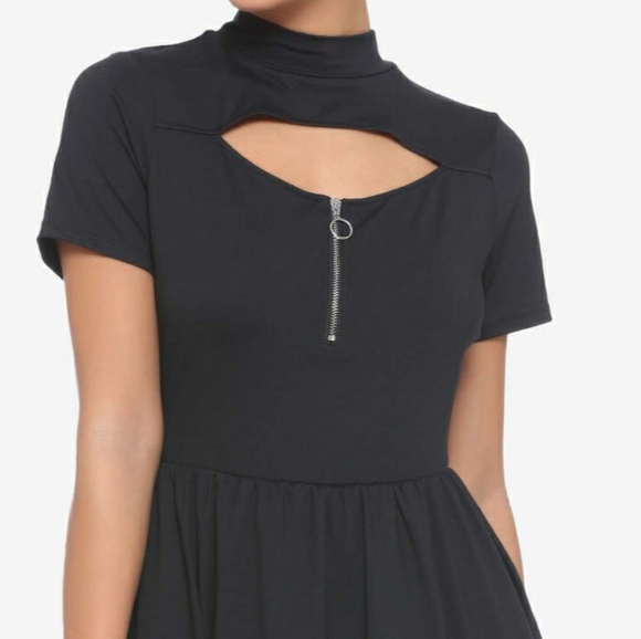 Sold. Hot Topic o ring keyhole skater dress - Picture 3 of 10